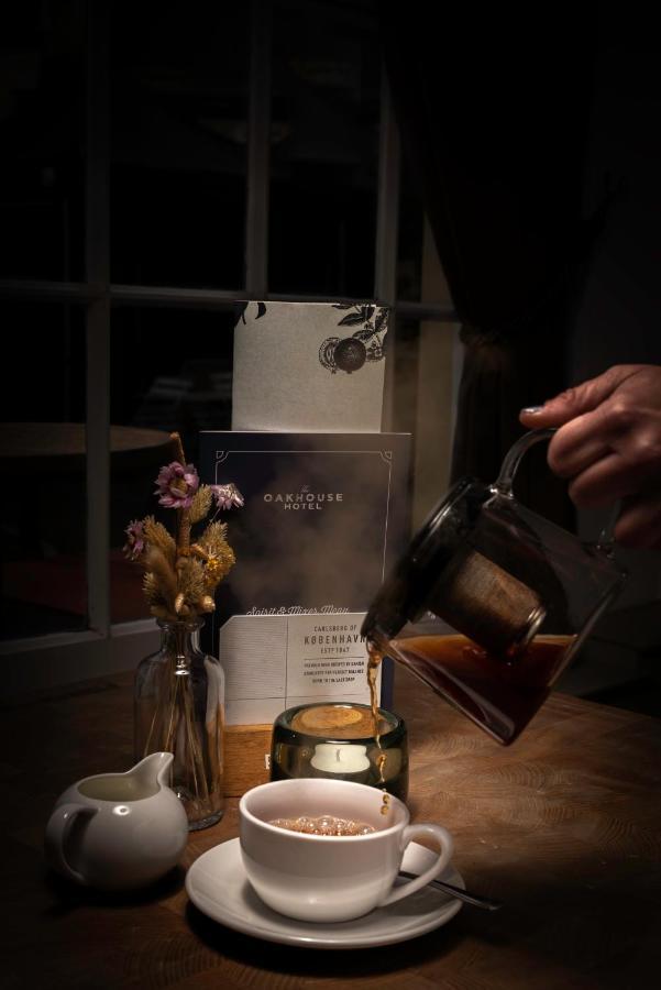 The Oak House Hotel Axbridge Luaran gambar Coffee being poured at the Oakhouse Hotel