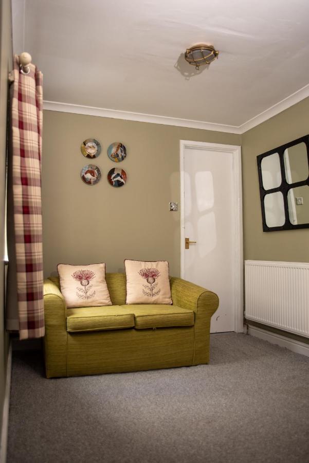 The Oak House Hotel Axbridge Luaran gambar A room with a radiator