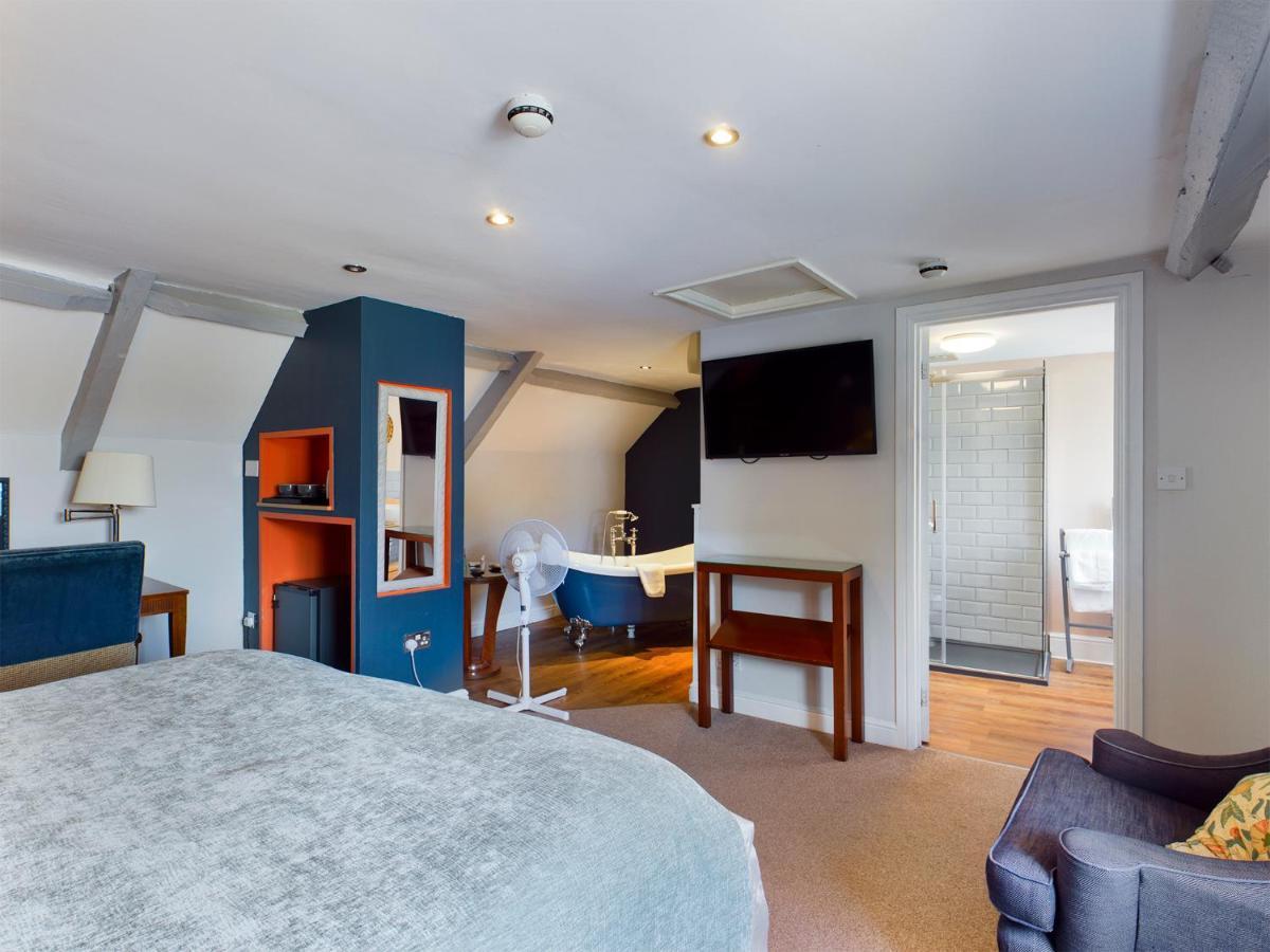 The Oak House Hotel Axbridge Luaran gambar A suite at the hotel