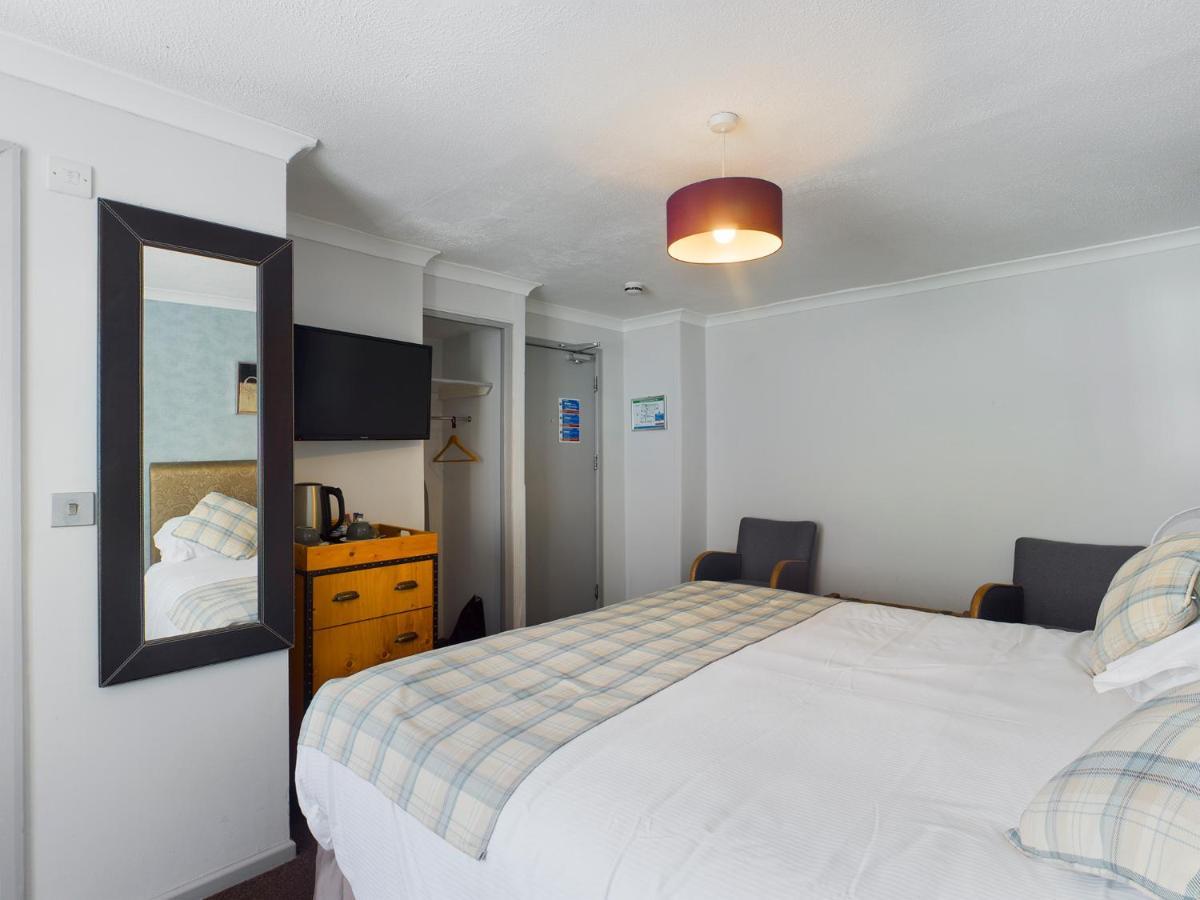 The Oak House Hotel Axbridge Luaran gambar A bedroom at the hotel