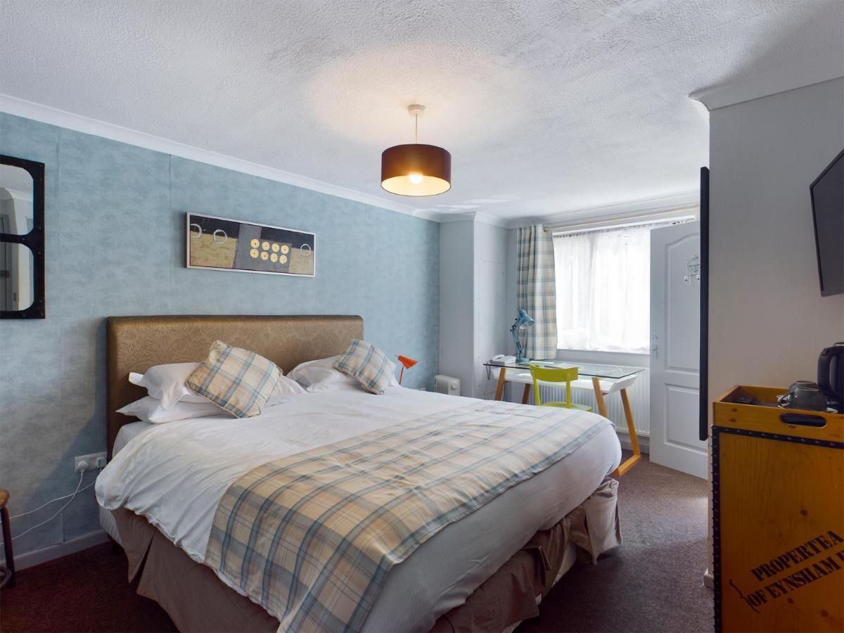 The Oak House Hotel Axbridge Luaran gambar A bedroom at the hotel