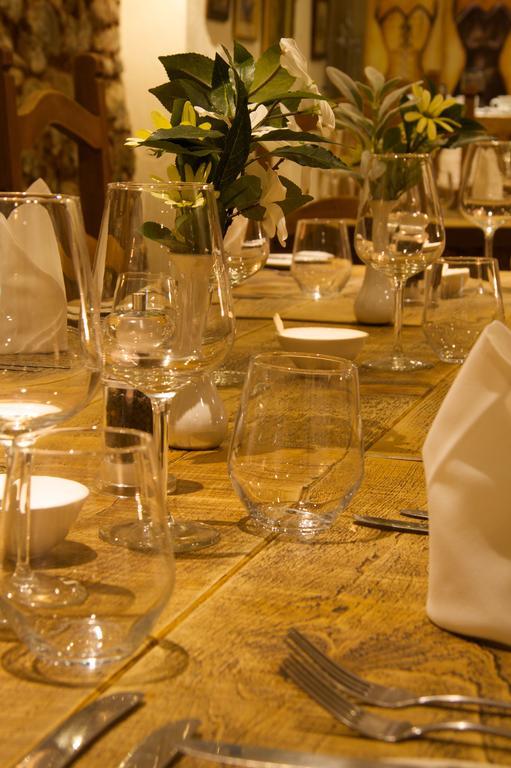 The Oak House Hotel Axbridge Luaran gambar A wine glass